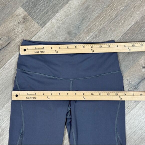 Victoria's Secret Knockout Laser Cut Eyelet Mesh Back Leggings Grey XS Long - Picture 10 of 12